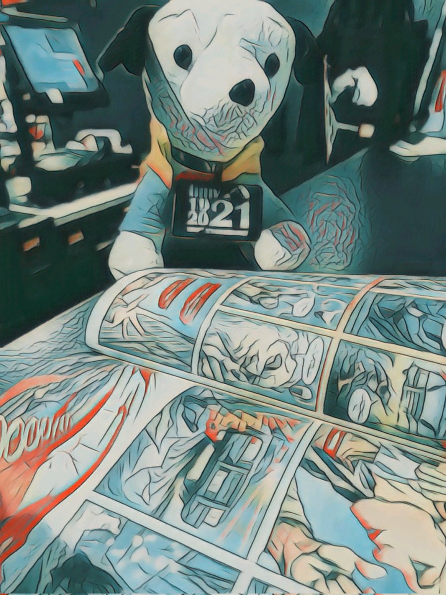 hmvhighwycombe's tweet photo. It's time for #HalfTerm heroes so make sure you check out our #graphicnovels. Don't forget to tag us &amp; @Eden_Shopping in your #superhero posts for a chance to win a huge superhero bundle! #dccomics #Marvel @HelloMyWycombe https://t.co/uXX2KzMRLT