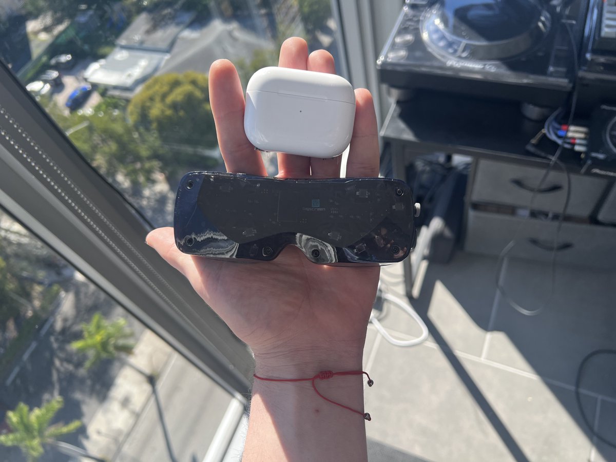 Thrilluwu's tweet image. This is my next VR headset. Index replacement.

My video will be out later today.