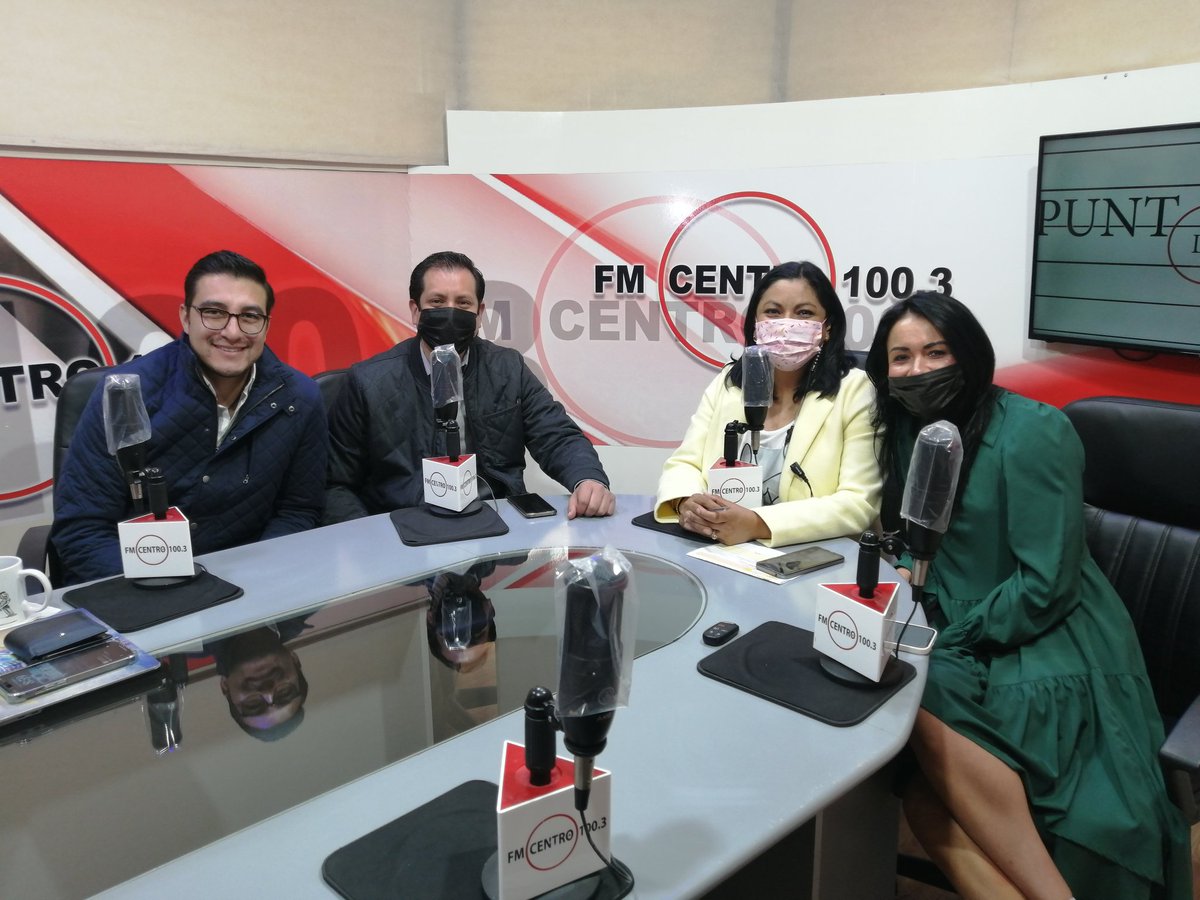 fm_noti's tweet photo. Hoy en #PuntoDeOpinión el tema es "La radio" con nuestros invitados @carmencorichi, @Memo_Quintana y @soydonjoy.

Conduce @DoloresMercaado. https://t.co/gsrt4kNeb8