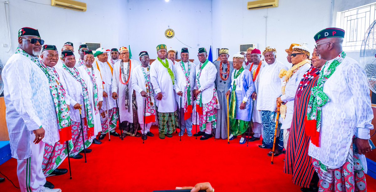 atiku's tweet photo. Upon landing in Calabar for what promises to be a great rally for the @OfficialPDPNig presidential campaign, my team and I headed straight to consult with the paramount ruler of Bakassi and Chairman of the Cross River State Traditional Rulers Council, Dr Etim Okon Edet, https://t.co/yJGKL5k7Ex