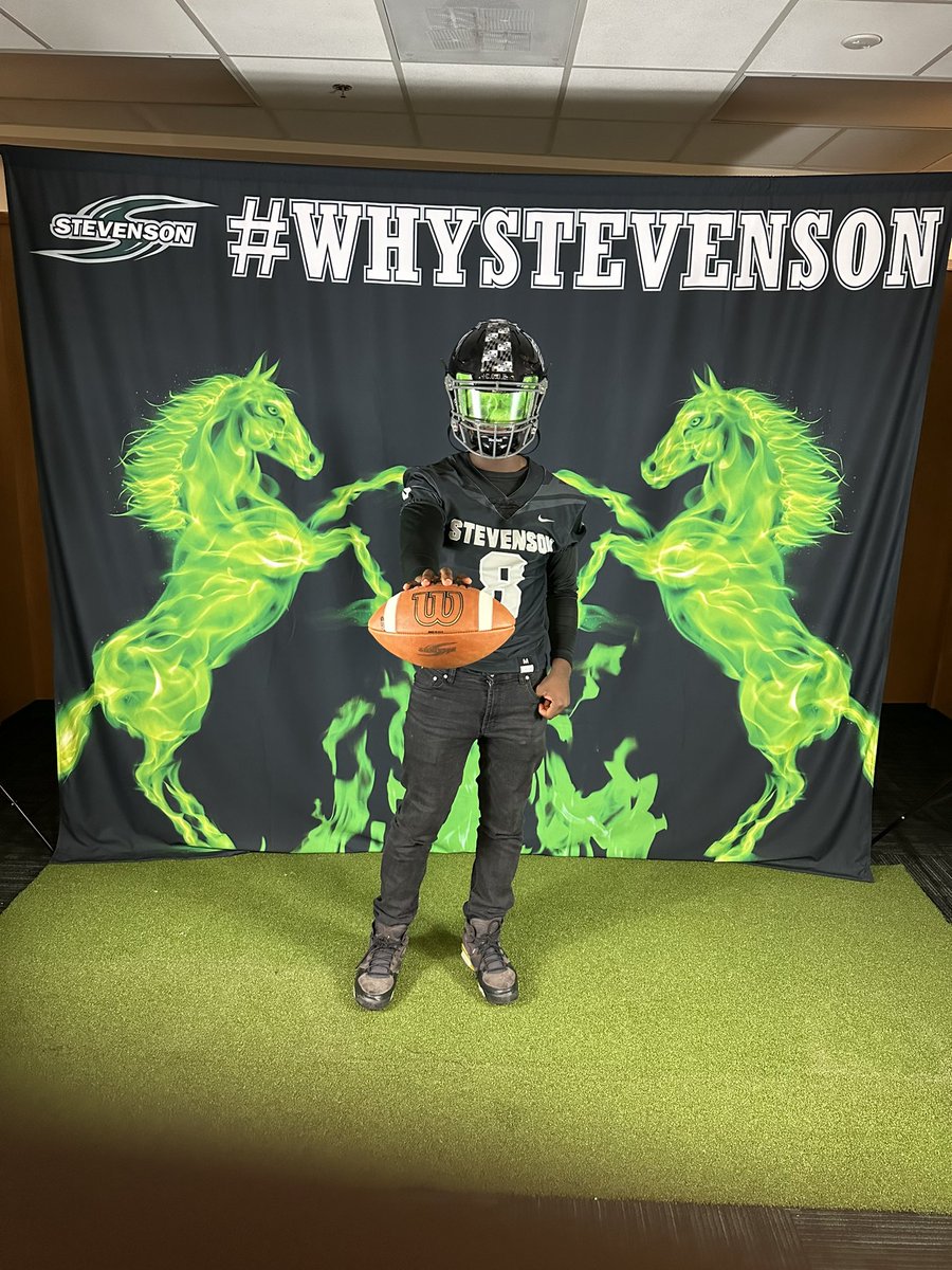 _yahya___'s tweet photo. Extremely blessed to announce that for the next 4 years, I will be furthering my academic and athletic career at Stevenson University!!! @dhollings4 @DuValHSTigersFB @DuValHSTigers #committed #Alhamdulillah #GoMustangs 💚🤍 https://t.co/4zvchrqHBQ