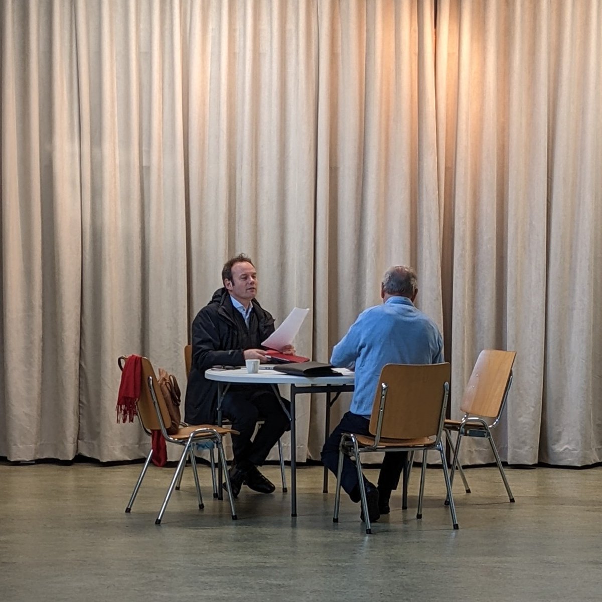 Wethouder <a href="/sjoerdkuiper/">Sjoerd Kuiper</a> hield vanmiddag spreekuur in ons verenigingsgebouw De Notenbalk. Meerdere bewoners van <a href="/Gem_Maassluis/">Gemeente Maassluis</a> wisten de wethouder te vinden voor een goed gesprek.
Ook zelf in gesprek geweest over bouwen Sluispolder.