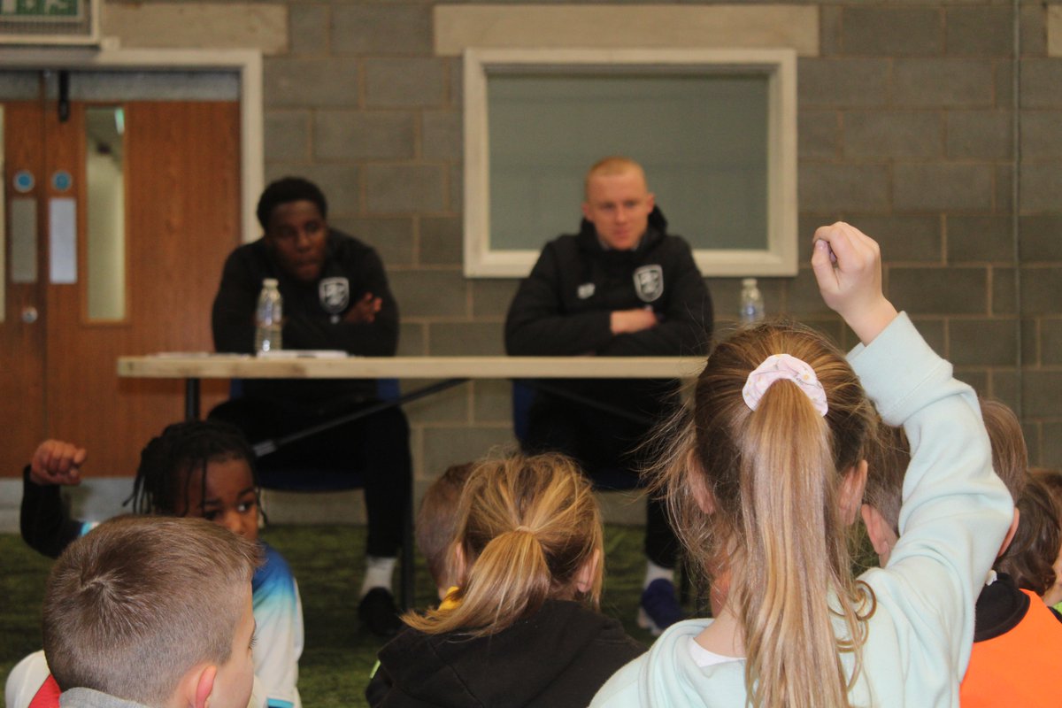 htafcfoundation's tweet image. 👀 Look who popped in to say hello! 

👋 @htafc @htafcacademy stars @jaheimheadley and @jacob_chapmann visited our February Half-Term Football Camp this afternoon!

❓ They loved interacting with the kids and answering their fantastic questions!

#htafc