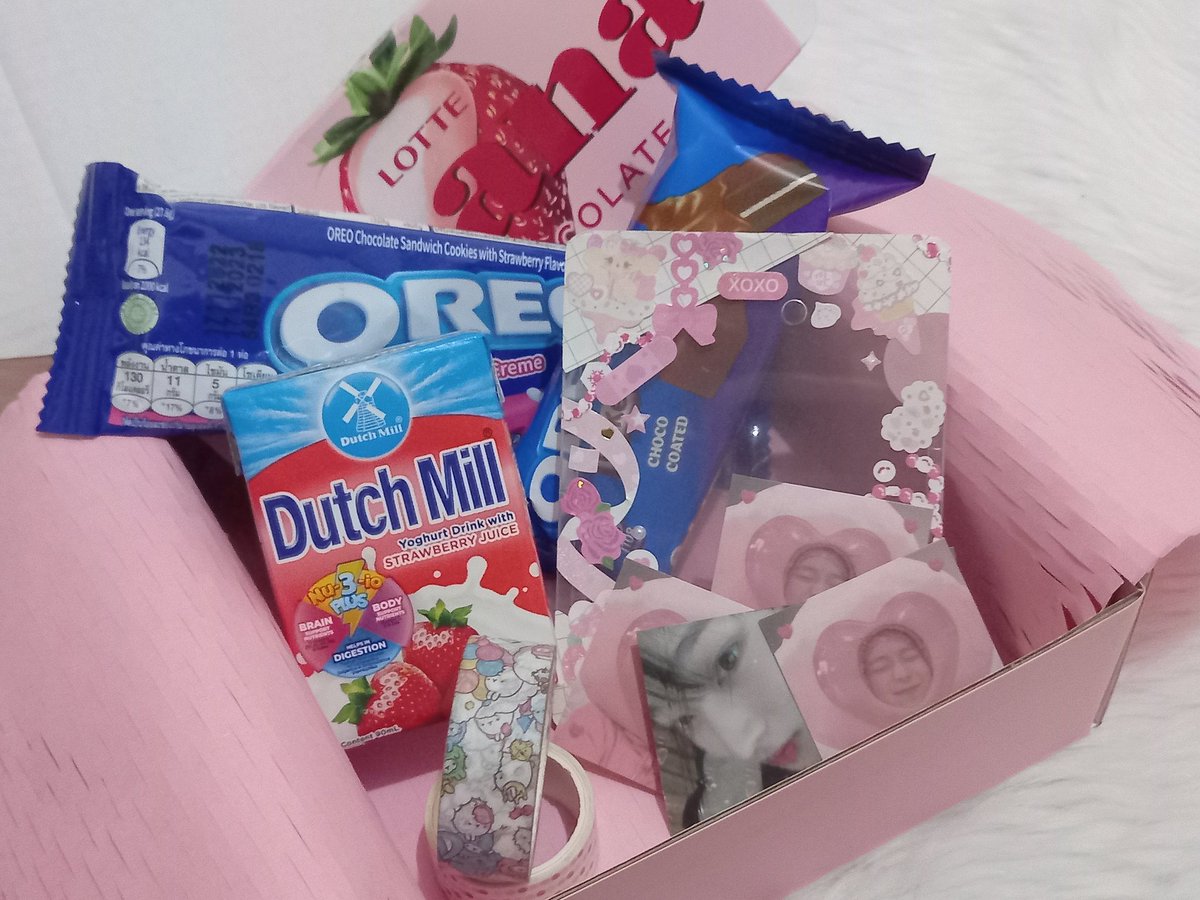 rkcartz's tweet photo. ꒰🌷. . . valentines day giveaway ! ꒱ 

𓈒𓂃꙳⋆ love package 

— mbf, like, and rt
— must be willing to shoulder sf ^.^ 

⨳ ends tomo ! feb 14, 11:11 pm <3 https://t.co/SgUMpKdBAu