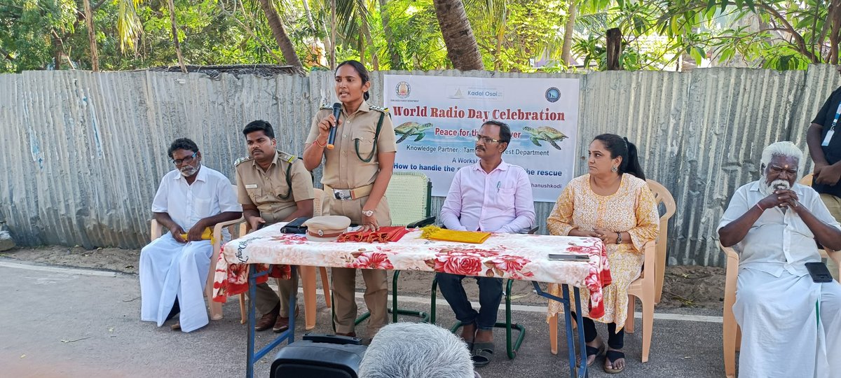 kadal_osaiCR's tweet image. "Peace for the Sea Savers" Celebrated world radio day with traditional fisherfolks of Dhanushkodi
#saveturtles #WorldRadioDay #dhanuskodi #kadalosaiFM