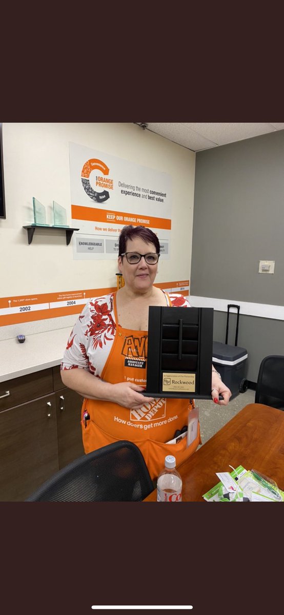 @Jared_RWS visited one of his top stores recently and gave them a custom shutter award! 

Congrats to <a href="/HomeDepot/">The Home Depot</a> #6319 East Bradenton for this difficult accomplishment🎉

Let’s repeat success again this year!