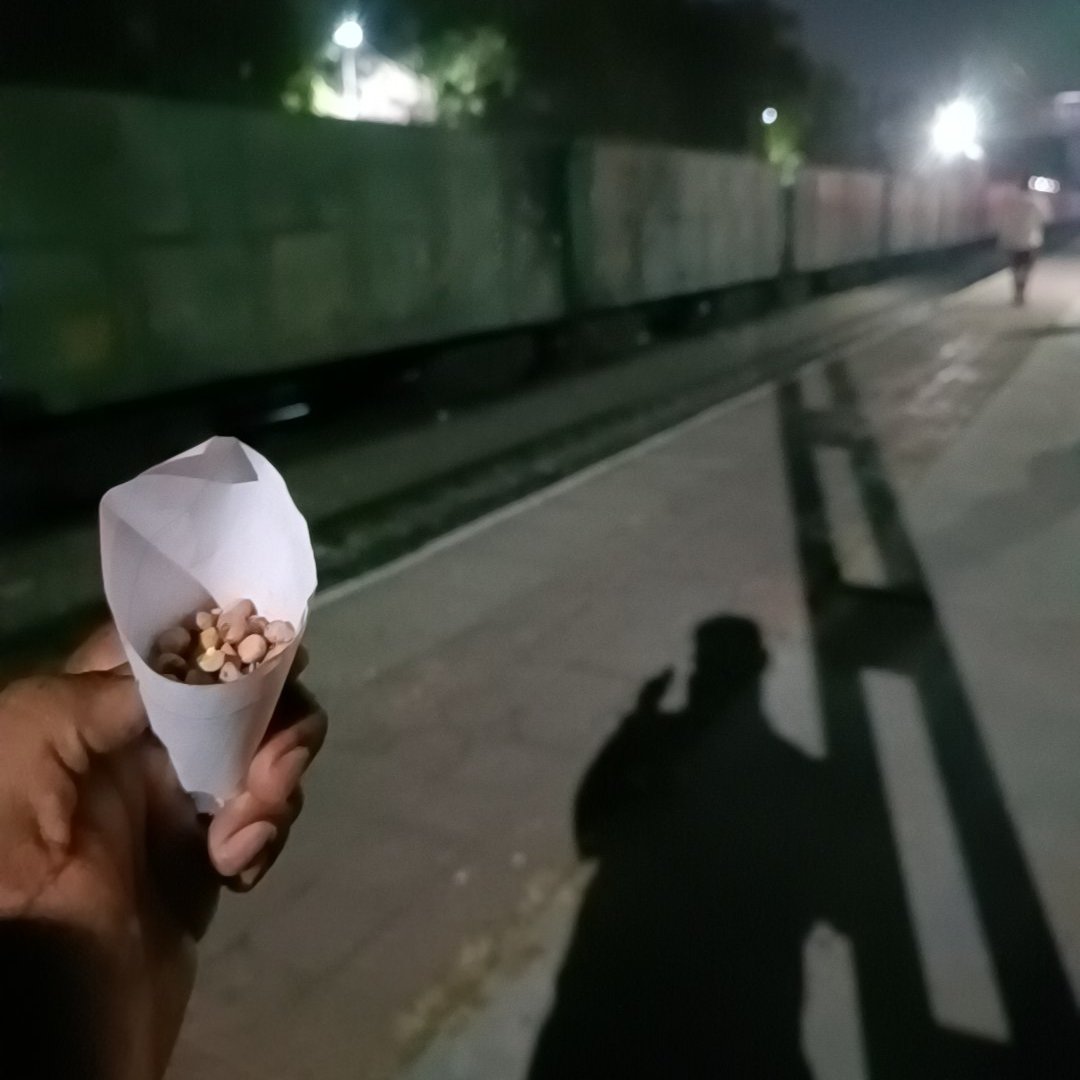 i_abdulmunaff's tweet photo. Palli Bathani.
So much waiting time and cancelled trains these days.
#MMTStrain #Hyderabad #RailwayStation https://t.co/0n24wpxEFn