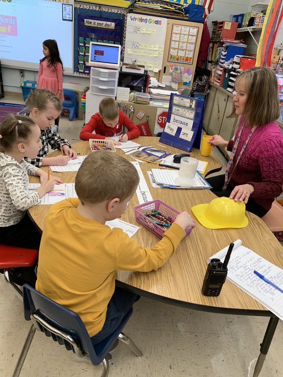 PCSDdentzler's tweet image. Daily writing in Mrs. Pacer‘s class. Students sharing their opinions. #PCSDProud#Dentzlereagles #Writewritewrite