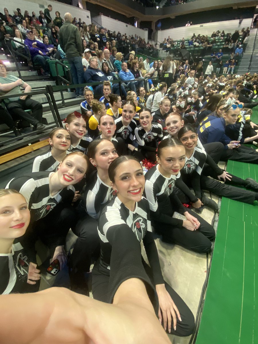 Yesterday we took our last stop in our 2022-2023 season. We took home third place and couldn't be more happier. Congrats to all of the teams in the Class B Division you were great! ❤️🥉