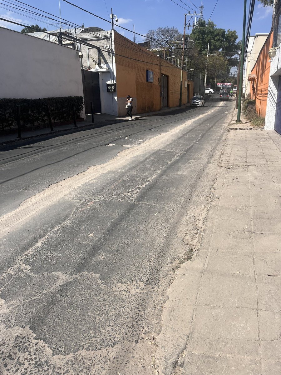 marsanmuj's tweet photo. @lialimon @AlcaldiaAO que esta pasando con la calle de dr nabor carrillo en olivar de los padres? Es un desastre, las casas llenas de polvo y nadie esta informado de que esta pasando.  Agradezco su respuesta. #noavivirllenosdepolvo https://t.co/p9Osj6nBwq
