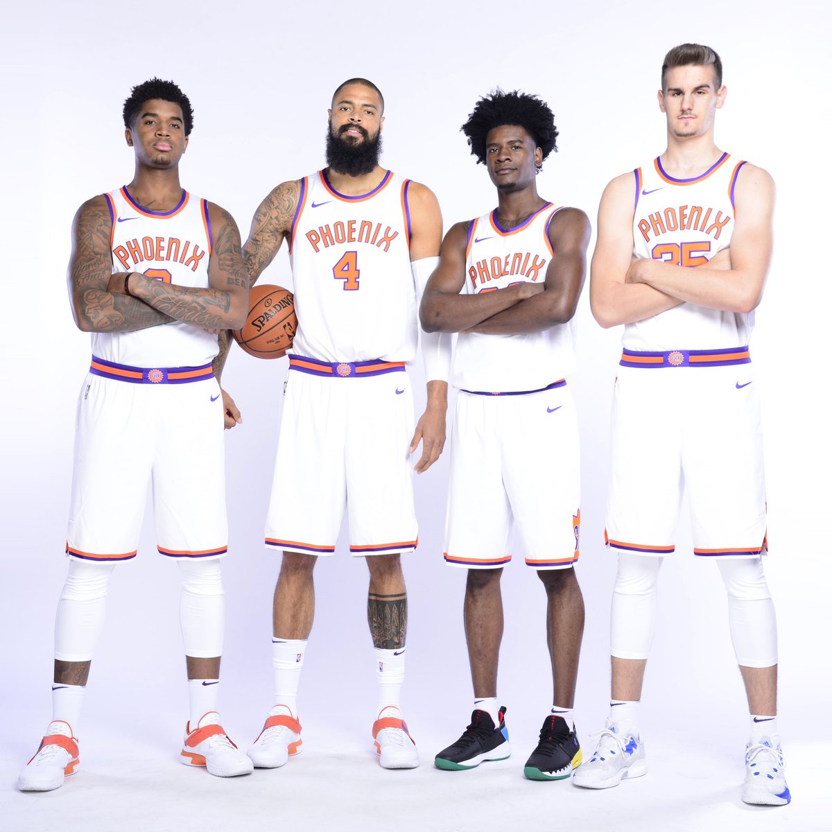 AndrewLeezus's tweet photo. Suns fans who lived through the first picture deserve the 2nd picture https://t.co/l0I5D2DoXC