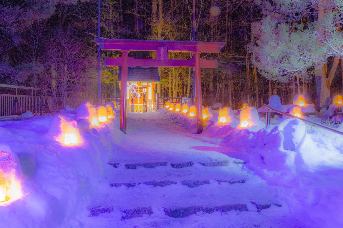 makopimk5's tweet photo. 湯西川温泉の平家の里、雪とかまくらがライトアップされててとても綺麗でした。#湯西川温泉 #平家の里 #かまくら https://t.co/N5osAy83pp