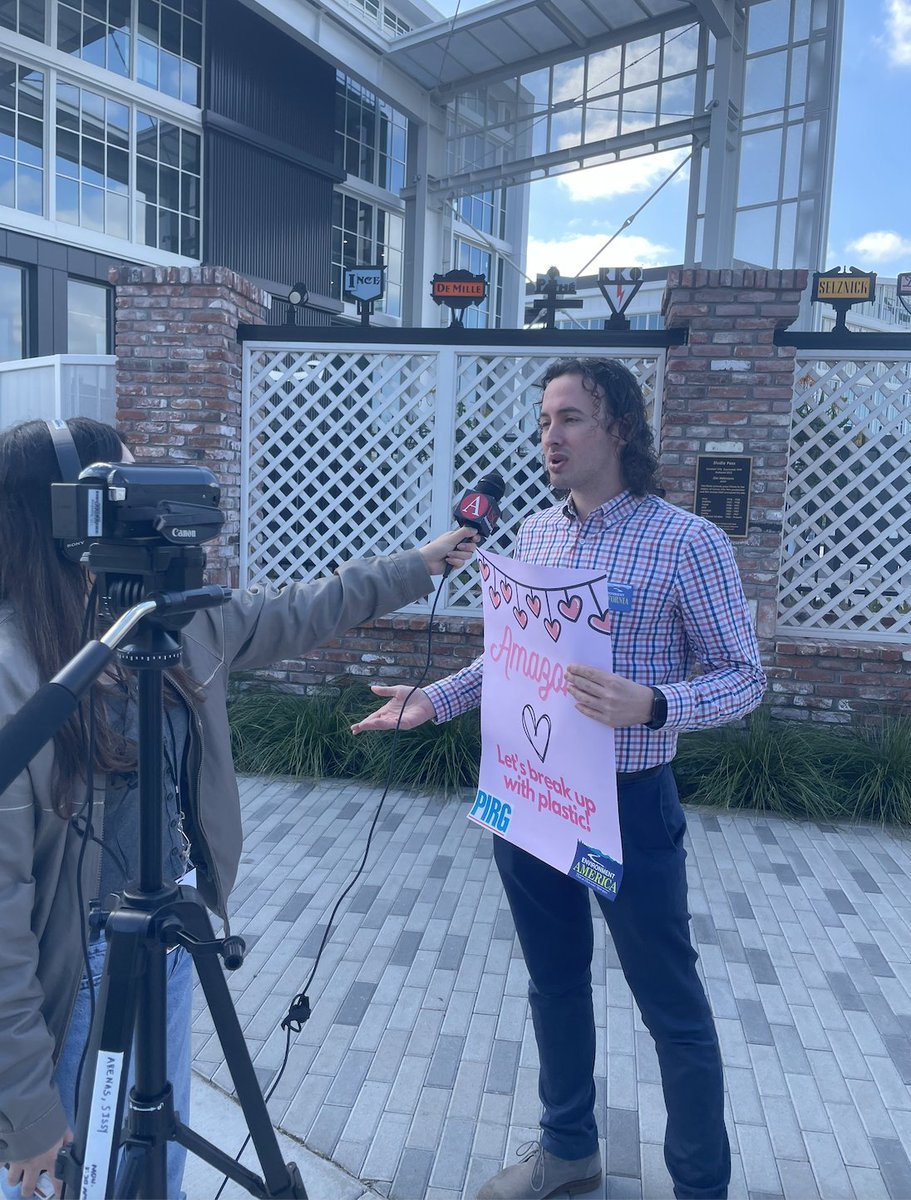 Ninadangg's tweet photo. We went down to Amazon Studios to call on @Amazon to break up with plastic this Valentine's Day! #BreakFreeFromPlastic #BeyondPlastic https://t.co/Ge0UpVLcfY