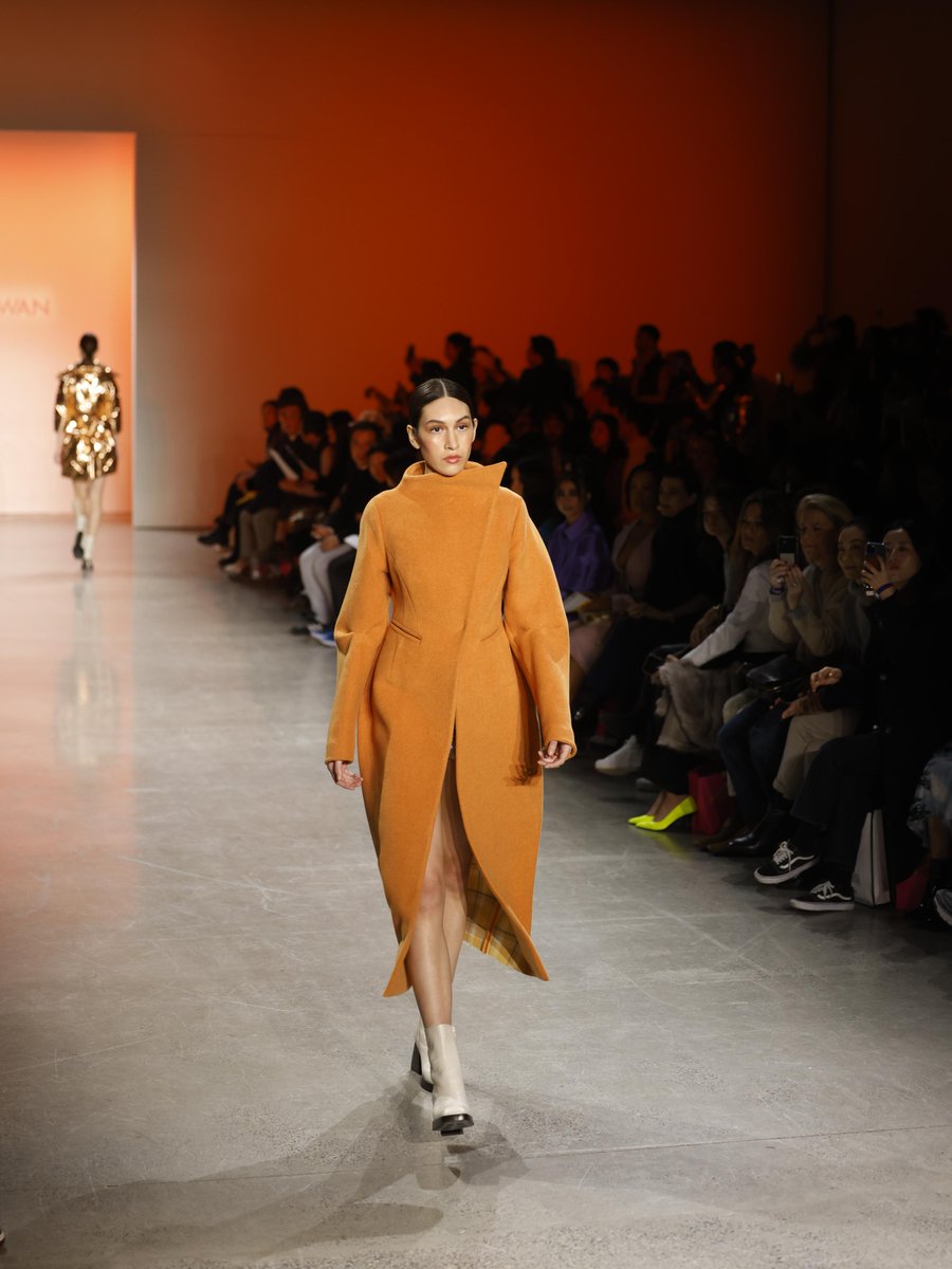 residentdigital's tweet photo. Son Jung Wan presented an exciting and stylish collection during New York Fashion Week 2023.

Check it out on https://t.co/WNYye7ZGU1 ✨

#sonjungwan #nyfw #fashion #fashionweek #styledbydeborahwatson #nyc #newyorkfashionweek #runway #pfw #newyork #residentmag #residentdigital https://t.co/NPSIaVlVnh