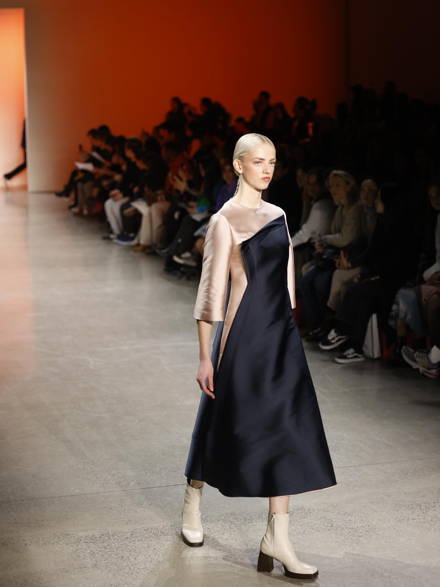 residentdigital's tweet photo. Son Jung Wan presented an exciting and stylish collection during New York Fashion Week 2023.

Check it out on https://t.co/WNYye7ZGU1 ✨

#sonjungwan #nyfw #fashion #fashionweek #styledbydeborahwatson #nyc #newyorkfashionweek #runway #pfw #newyork #residentmag #residentdigital https://t.co/NPSIaVlVnh