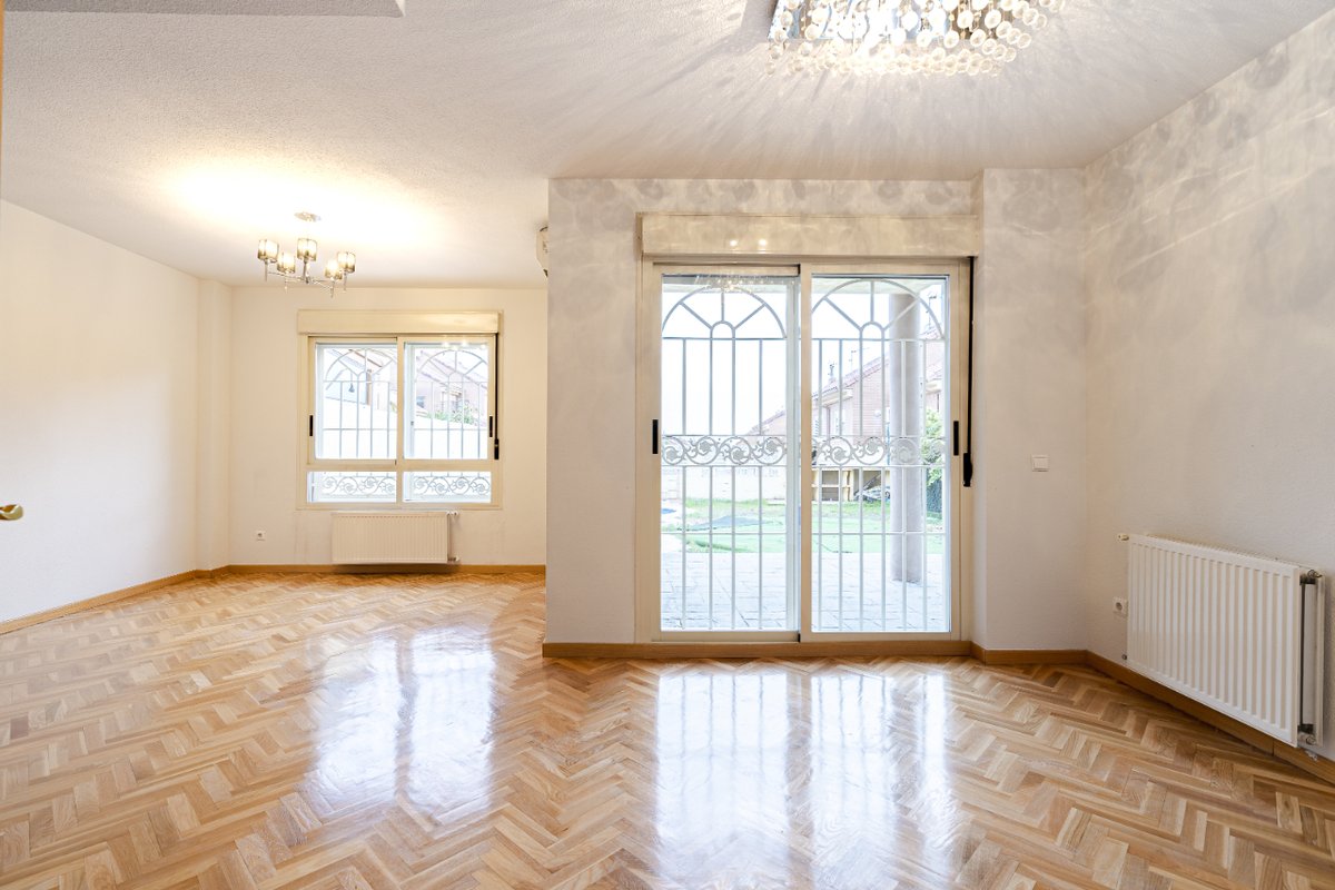 BONLAR_inmo's tweet photo. ¡Una gran oportunidad en la BAJADA DE PRECIO de este chalet pareado en Rivas Futura, que no deberías dejar escapar!
#inmobiliariarivas #bonlar #rivas #rivasvaciamadrid #soñarloycumplirlo #qualisoptima #agenciainmobiliaria #asesoriainmobiliaria #venta #vivienda #rivasfutura https://t.co/wbjCRa4HOr