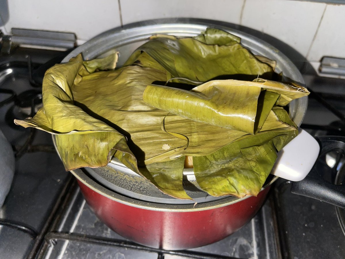 VickieRemoe's tweet photo. Amazing! This is the first time i’m eating Olele outside of Sierra Leone 🥲Tears of joy!

My Ghanaian cook watched the YouTube video I sent her (it had no measurement of ingredients😂) and still made it perfectly.

Leaf was hard to fill so we mixed to plastic. Delicious!🤤 https://t.co/lmoYBpfUCt