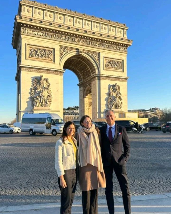 Alexander F. and Jennifer Noesen of Edgewood Management LLC join our French Sales Director, Rubeena Hossenbocus in thanking all the investors and fund selectors they met in Paris.

They had the pleasure of presenting the growth opportunities in the United States and enjoyed great