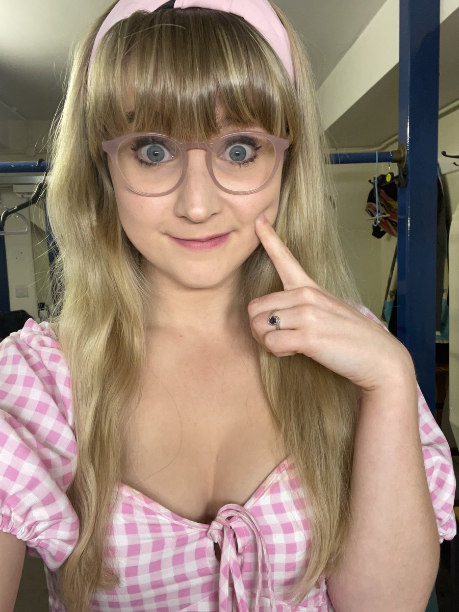 _CharlieThePooh's tweet image. bout to be playing a dumb bitch all week, a role i have trained for my whole life #methodactor 

come and see the play for a fair to middling chance that i may accidentally flash the front row and get us cancelled 💃💃💃
