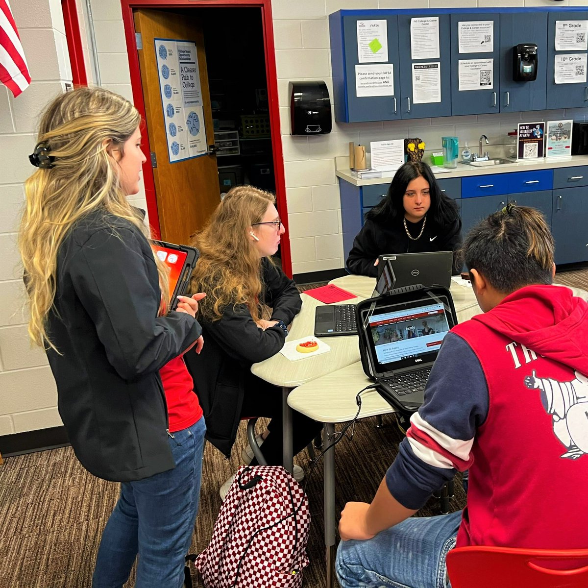 Today our team is providing @PoincianaHigh #classof2023 with information about college and career options, financial aid options, and more. We hope to welcome you as <a href="/valenciacollege/">Valencia College</a> students soon!
Check out the steps to enroll: valenciacollege.edu/admissions/adm…
#collegebound #futurepuma