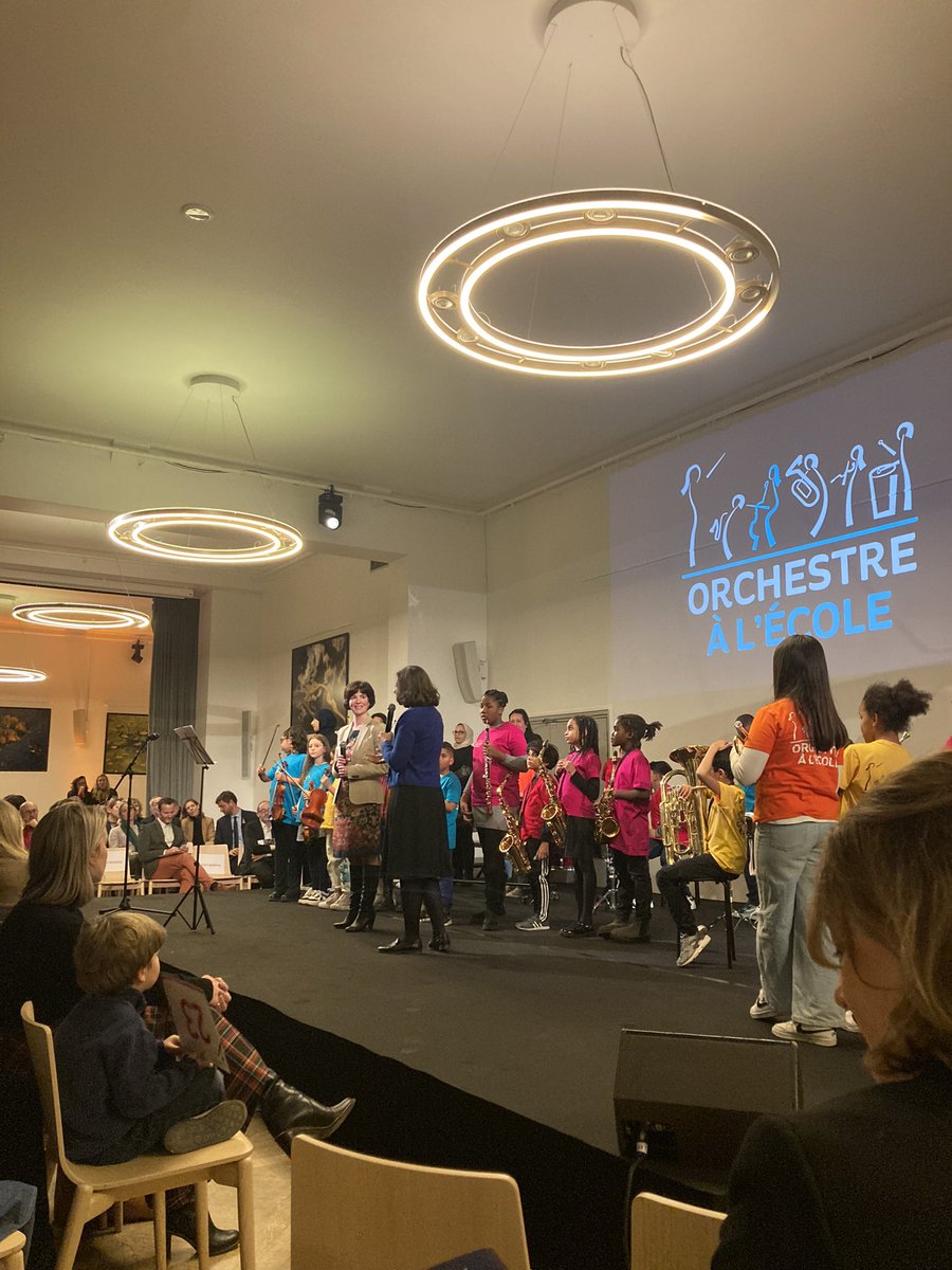 Vincent Deshayes (@vincentdeshayes) on Twitter photo A la soirée de la (très belle) association Orchestre à l’école présidée par <a href="/guiborie/">Guillaume Borie</a>, <a href="/Dianemdin/">Diane Emdin</a> rappele l’engagement de <a href="/vivendi/">Vivendi</a> à ses côtés - plus de 197 orchestres soutenus sur tout le territoire cc <a href="/raphdeandreis/">raphael de andreis</a> A la soirée de la (très belle) association Orchestre à l’école présidée par <a href="/guiborie/">Guillaume Borie</a>, <a href="/Dianemdin/">Diane Emdin</a> rappele l’engagement de <a href="/vivendi/">Vivendi</a> à ses côtés - plus de 197 orchestres soutenus sur tout le territoire cc <a href="/raphdeandreis/">raphael de andreis</a>