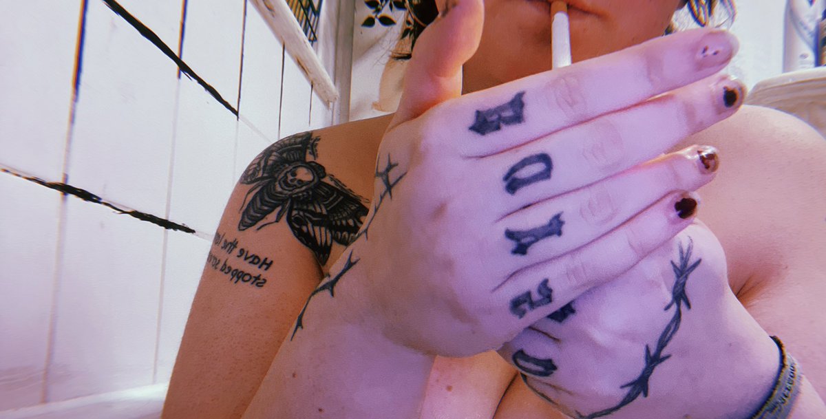 bcarterii33's tweet photo. cleaning myself up for v day 💋😈 

findom finsub https://t.co/Vw57eeCQe0