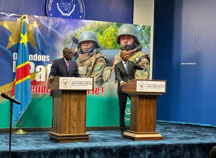 michaelbakemba3's tweet photo. Ministre @PatrickMuyaya : "Dans un contexte de conflit avec le Rwanda, le peuple congolais veut la paix. Et c'est sur cette paix que nous sommes en train de travailler pour apporter la solution. Aujourd'hui, le peuple a le droit de s'exprimer et nous sommes là pour l'écouter." https://t.co/jCEAokcvXP