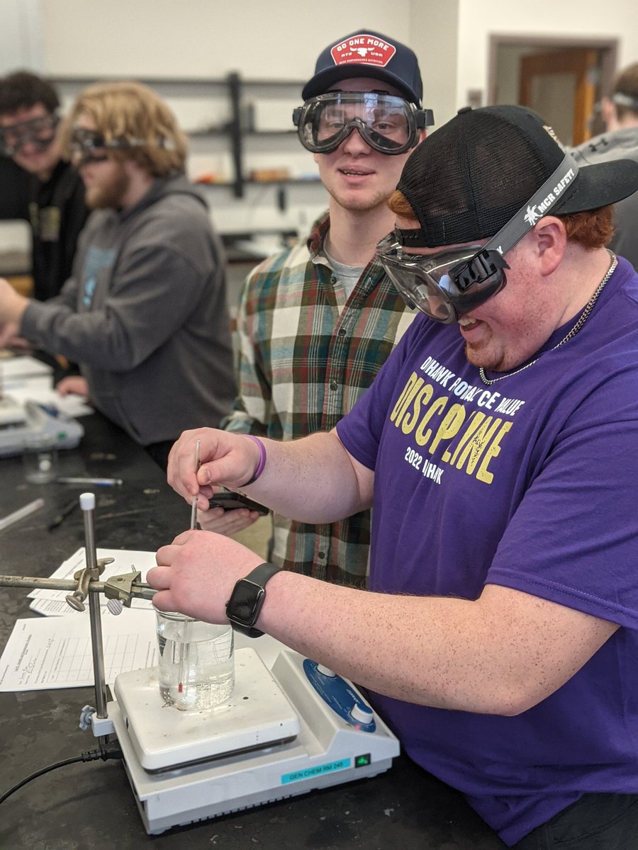 Loras College Chemistry tweet media