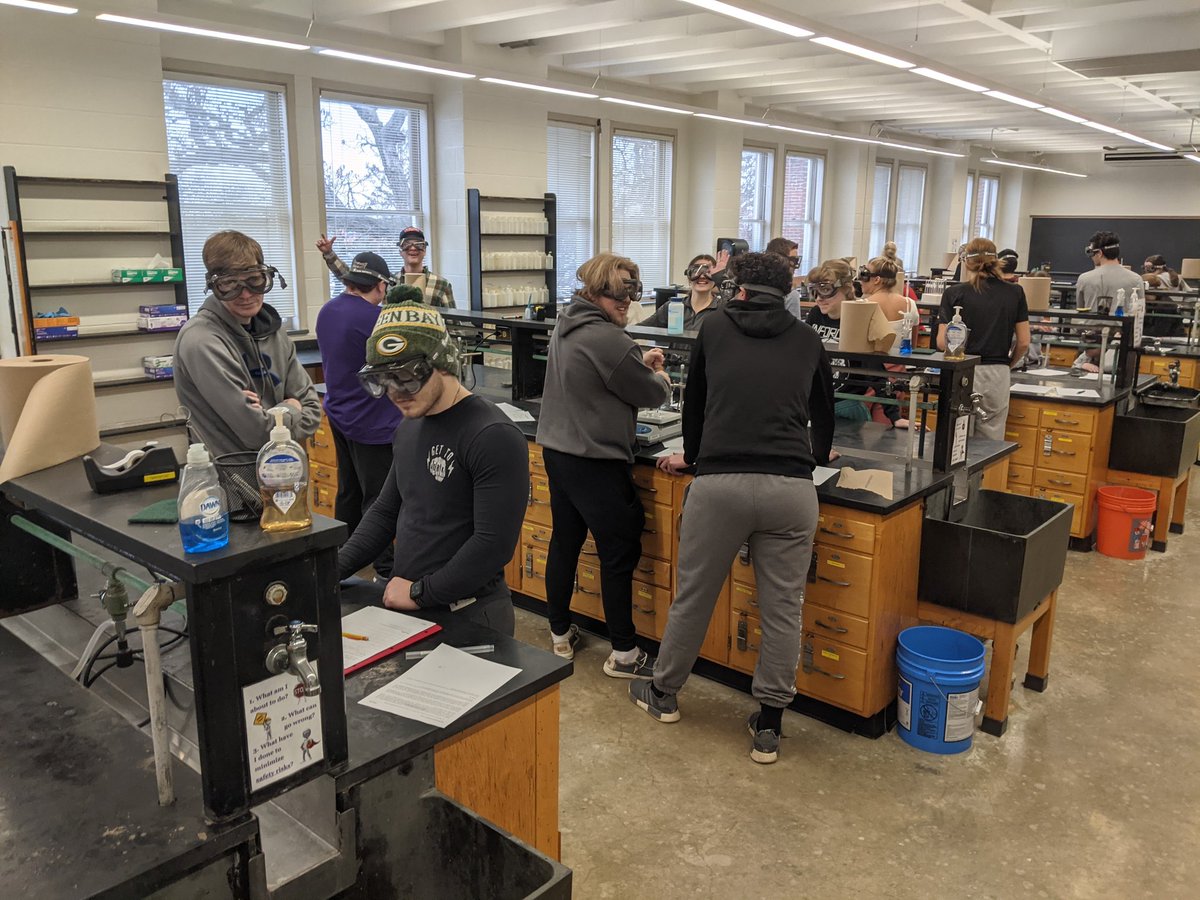 Loras College Chemistry tweet media