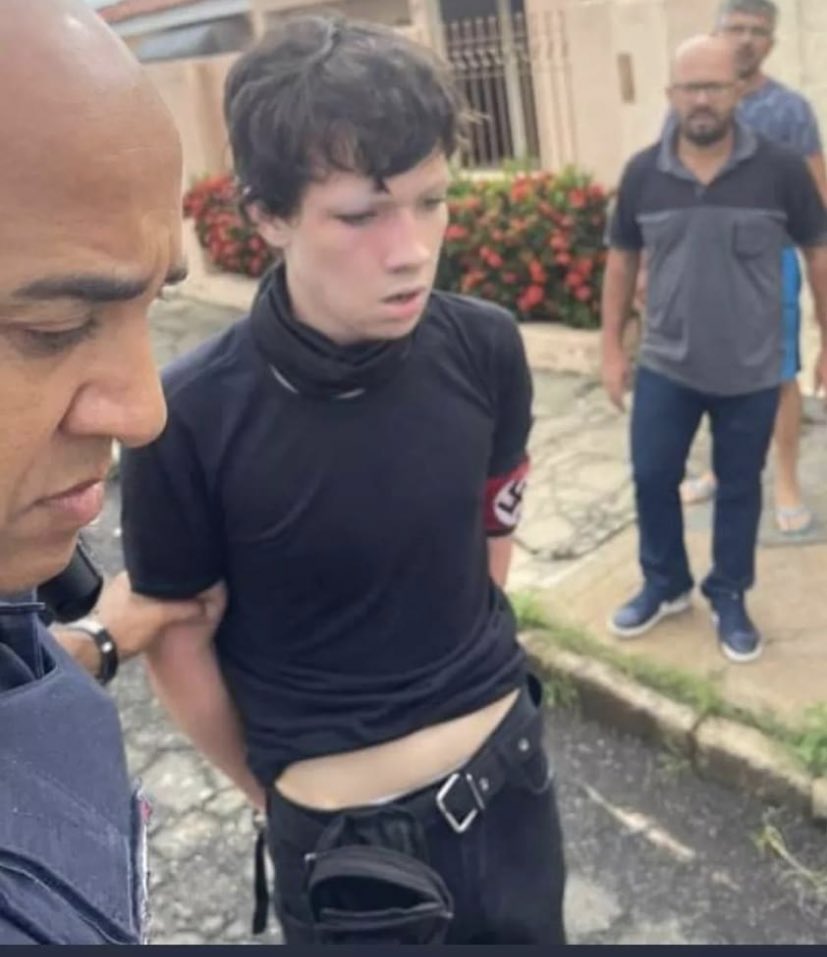 ta embaçando a cara pq??? nazista não tem direito não, um pau bem dado nesse filho da putaa