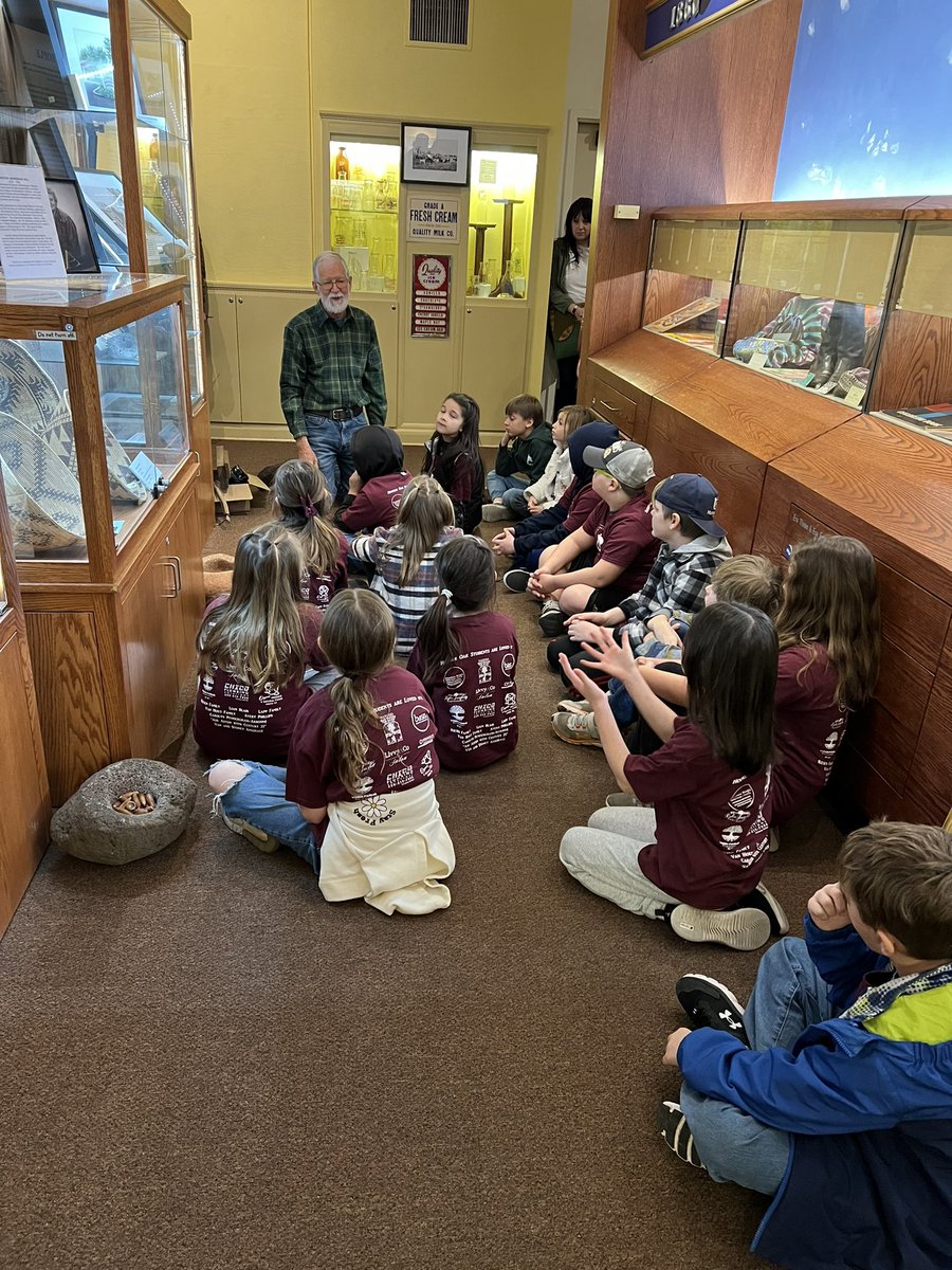 Our third grade classes have been learning about our local history. Today they visited @chicohistorymuseum and experienced some hands-on learning! What a great field trip! #MightyOakSTRONG #hookeroakrocks #handsonlearning