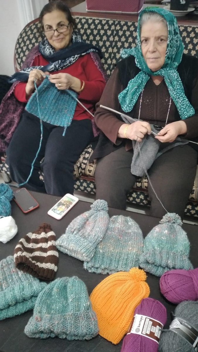 BafraHEM's tweet photo. "Zorluklar beraber asilirsa kolaylasir"
 bugün verilen emeği ve gayreti fotoğraflar bile anlatmak için yetersiz kalıyor. Emeğinize sağlık Bafra Halk eğitimi merkezi ailesi https://t.co/3ws0L5rULi