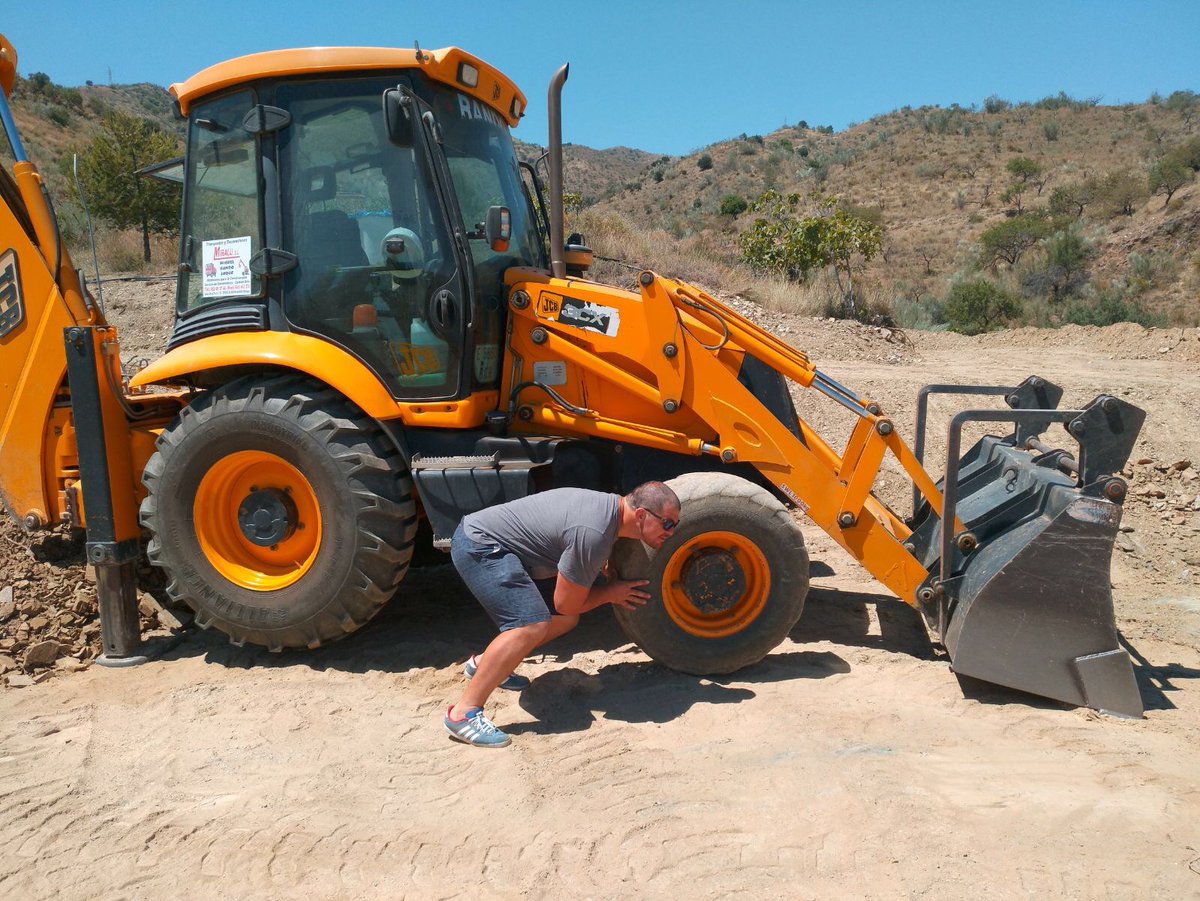 Estas cosas ya las inventó <a href="/Jezumor/">JesusMorenoRodriguez</a> en tiempos de #PlayRugby con un vehículo más acorde a los primeras líneas clásicos #VivaAntes 🤣🤣