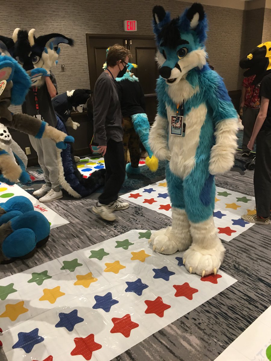 spiritofniter's tweet photo. Ready for twister!
🦊 by @MadeFurYou https://t.co/06hYTZeClf