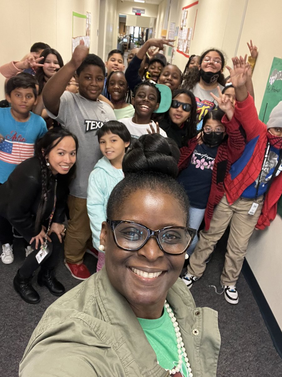 npcarty's tweet image. Our Besties believe that it’s “Kool”to be kind! They all dressed up in their “Kool” outfits today! @Best_Bulldogs @AliefCounseling @AliefISD @CharacterStrong