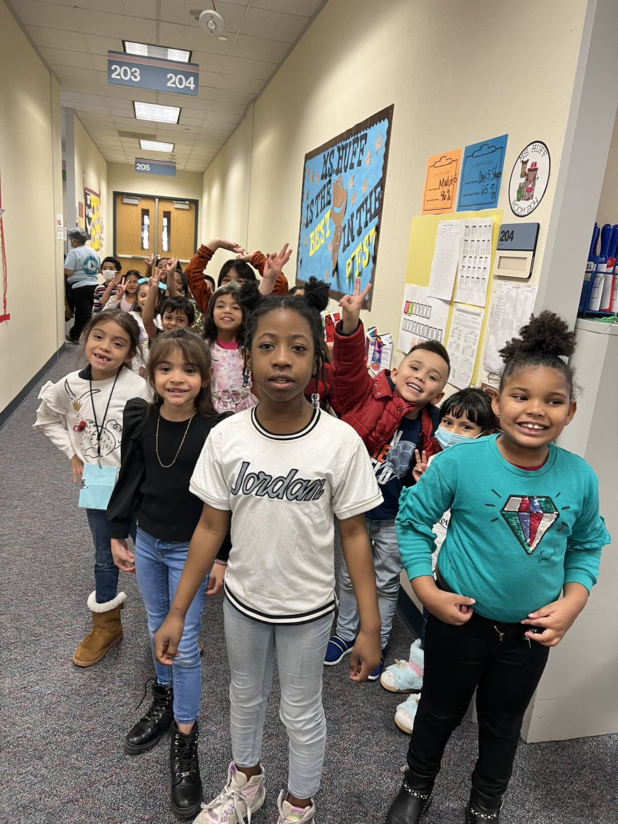 npcarty's tweet image. Our Besties believe that it’s “Kool”to be kind! They all dressed up in their “Kool” outfits today! @Best_Bulldogs @AliefCounseling @AliefISD @CharacterStrong