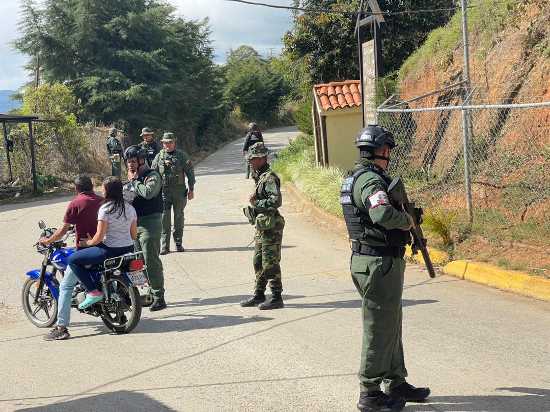 hljohan's tweet photo. #FANB es una organización eminentemente profesional, organizada por el Estado para garantizar la independencia y la soberanía nacional. FANB es el Escudo Bolivariano de la Patria ! https://t.co/WbPEWr7eq4