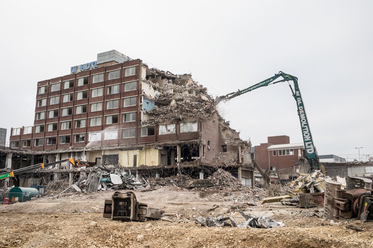stocktoncouncil's tweet photo. 🏨 The removal of the Swallow Hotel is currently taking place in Stockton.

🏗️ A high reach excavator has begun the final stage of demolition of the long-empty hotel.

➡️ Find out more: https://t.co/fmPcz7DPdp https://t.co/bhbRonotMZ