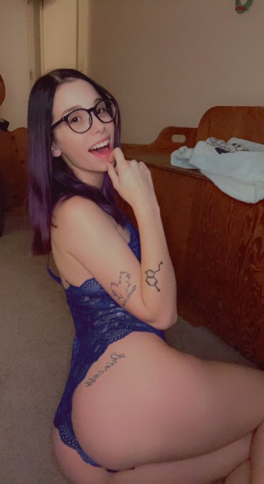 Somebody should help me buy a new video game 🥺❤️ CashApp is $maddieevansxoxo https://t.co/2KHL5jpDt8