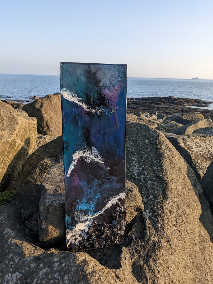 Another of my resin seascapes inspired by the rugged east coast of Scotland..🌊
#silverymoonarts #resin #resinart #ArtistOnTwitter #Artists #art #artresin #seascape #beachlife #beach #beachvibes #coastal