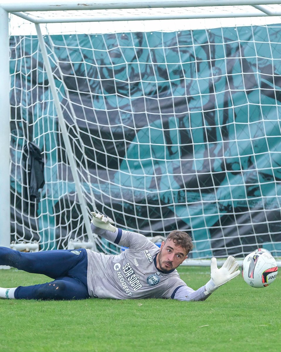 Treinamento de segunda finalizado! 🇳🇬

Amanhã tem mais. 💪

#VamosCoxa

📸 Gabriel Thá | Coritiba