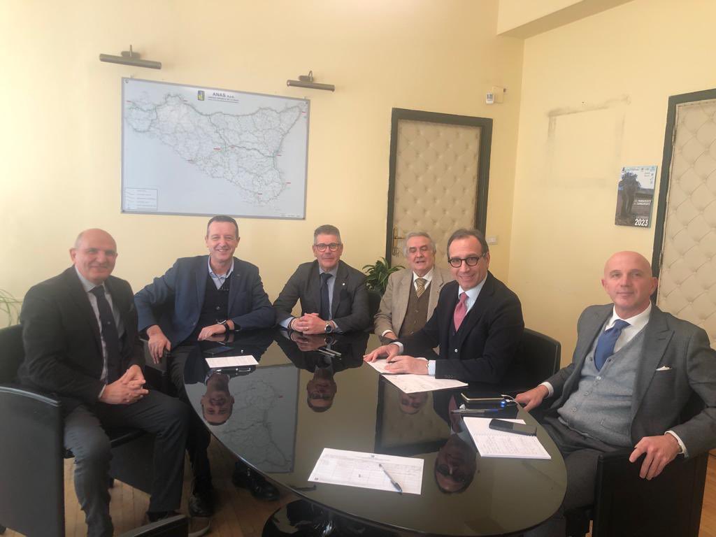 AlessandArico's tweet photo. Come vi avevo preannunciato ho incontrato i vertici di Cgil, Cisl, Uil e Ugl.
 
Abbiamo rappresentato ai sindacalisti le sfide che attendono l’assessorato nei prossimi anni.

Ho poi ricevuto i rappresentanti sindacali della Faisa Cisal.

#Sicilia #Siciliaincorsa @Regione_Sicilia https://t.co/X9Jrgdromc