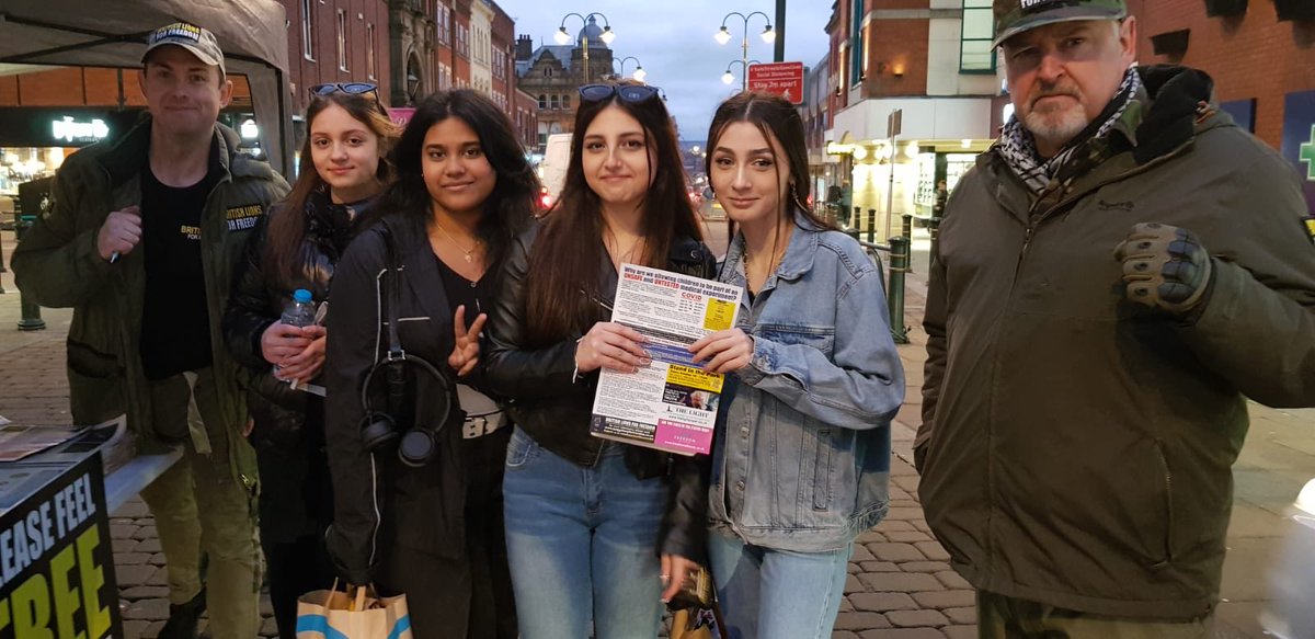 BL4Freedom's tweet photo. OLDHAM OUTREACH
Sat Feb 11th
300ish people reached with light papers and leaflets.
Oxford this Saturday for us and Manchester on the 25th. 
Please support us please by visiting
https://t.co/HEdJznSUZK. https://t.co/Fmnx37qXTo