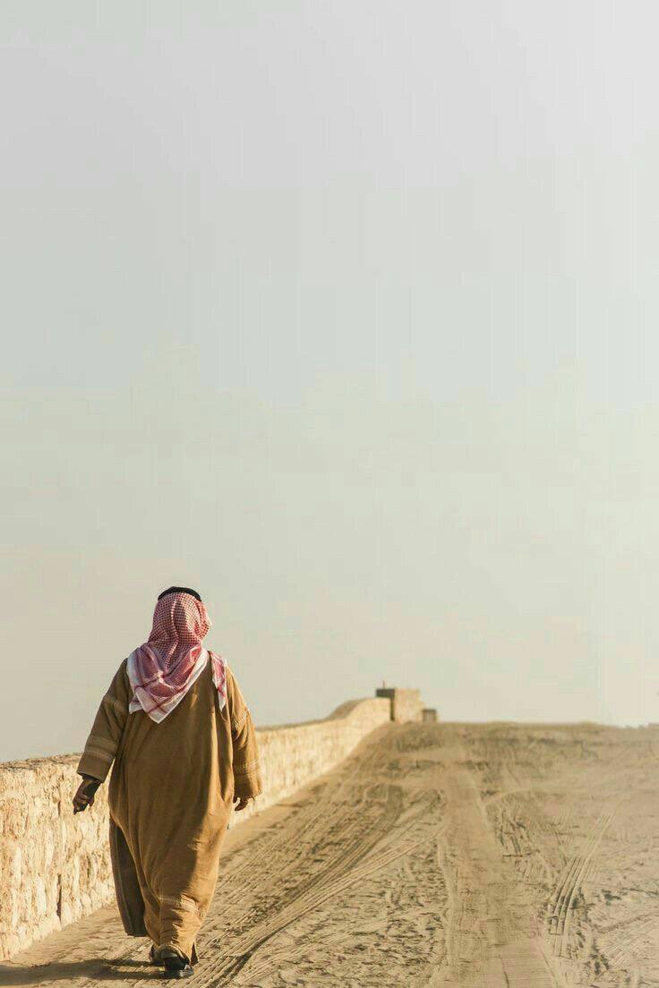 ㅤ

 كبرنا وشبنا واصبح الحال غير الحال 
شهود الزمن فينا وحنا … نـزكـيـهـا 
 
تشيب العقول ولا تزال القلوب اطفال 
تحب الفرح واقل حاجه … تبـكـيـهـا

ㅤ