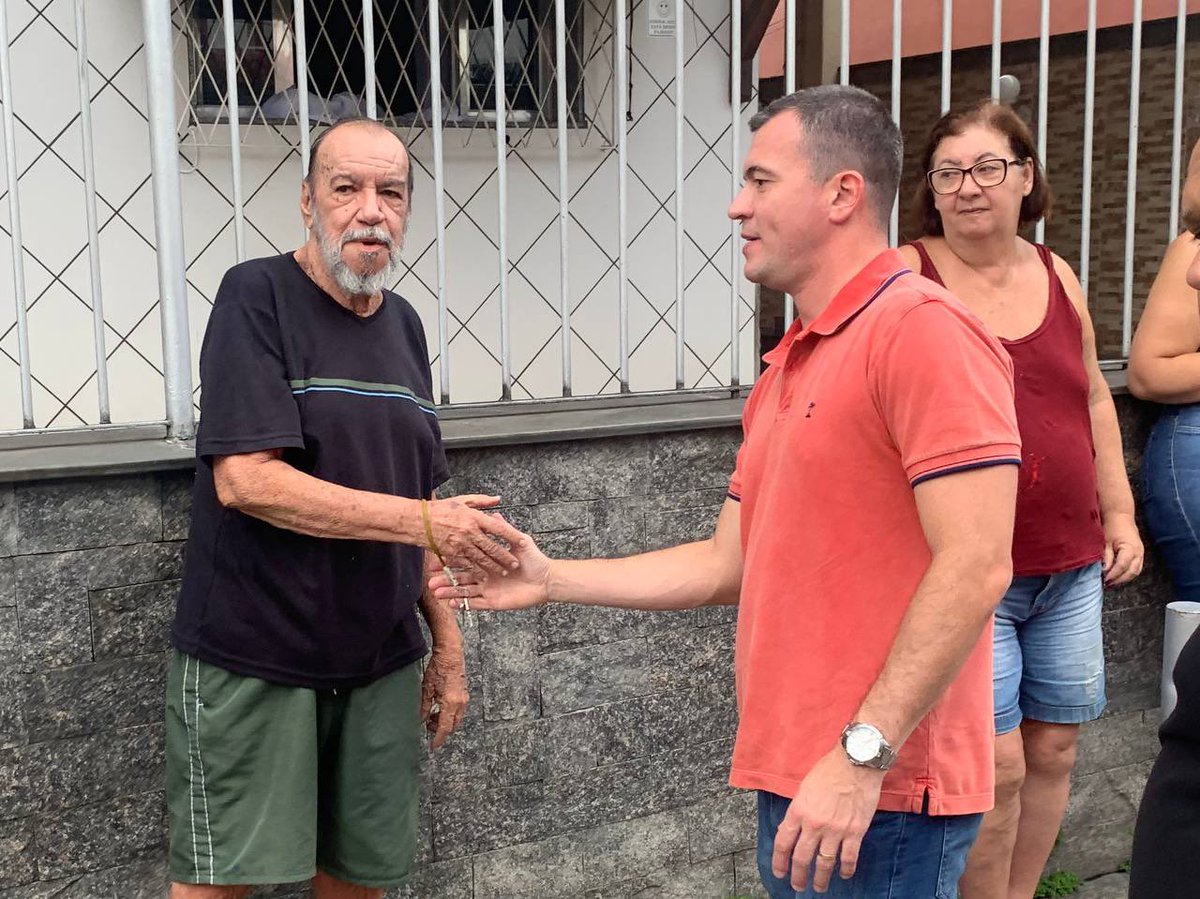 RafaelAloisioRJ's tweet photo. Boa reunião com moradores em Higienópolis em um local que é muito afetado pelas chuvas, alagando constantemente. Seguimos trabalhando para ajudar
#Higienopolis #VereadorRafaelAloisioFreitas #RiodeJaneiro #OTrabalhoNaoPara https://t.co/z14BqyrnOn