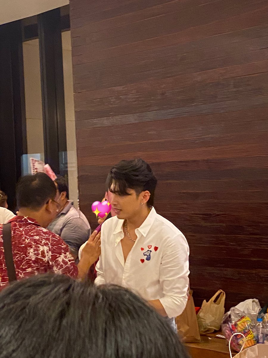 rankmakmae's tweet photo. ในที่สุดก็มีวันนี้ วันที่ได้เจอเขาตัวจริง หล่อมากกกก หล่อตะโกน��นน หล่อเเบบพระเจ้า!! หล่อจนยกมือไหว้😝🤏🏻 ดีใจที่ได้เจอฮ่ะพี่อาร์ตติส! ☀️☁️

#ออกเดทกับTheStar2022 
#เพราะเรามีแฟนชื่ออาร์ตติส 
#ArtistTh #อ๊าดติ๊ด #พระอาติ๊ด https://t.co/1eO422x4Wv