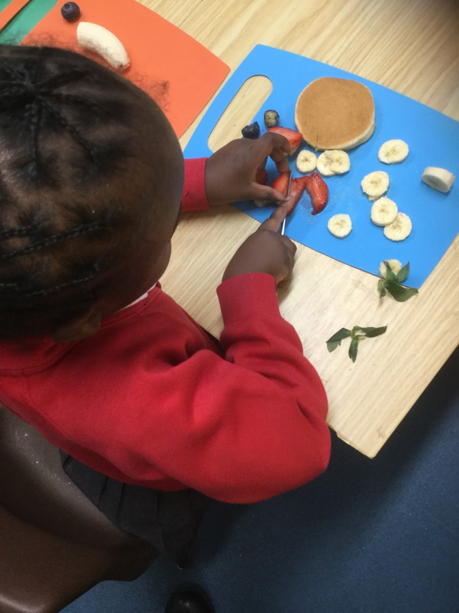 BlakerMrs's tweet photo. What a fabulous start to the week! Reception have had lots of fun today making  ‘emotion pancakes’ they developed not only their PSED skills but also focused on enhancing their fine motor skills aswell. @NorthManorAcad @VicAcademies   #eyfs #PancakeDay https://t.co/N4nwE0RcMS