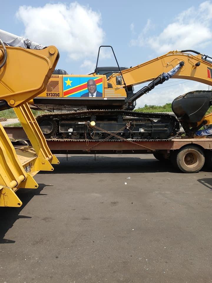 🚨#RDC Il signe ds accords avec le M23 et le Rwanda sans voir les parlementaires. Ça tourne mal il revient auprès des congolais pour quémander l'unité nationale. 

Aujourd'hui il ordonne à ces chiens de modifier le drapeau  symbole de l'unité des peuples qui constituent le Congo.