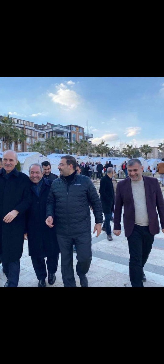 Uğur Dündar (@ugurdundarsozcu) on Twitter photo Bu fotoğrafı ilk gördüğümde "Olamaz, mutlaka montajdır!" dedim.
Meğer gerçekmiş!
Yazık, çok yazık!.. Bu fotoğrafı ilk gördüğümde "Olamaz, mutlaka montajdır!" dedim.
Meğer gerçekmiş!
Yazık, çok yazık!..