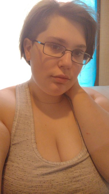 This bitch got her brace off!!!! Back to selling content 😘 https://t.co/vByP8EieGS<a href="/tag/footmodels"class="tags"><span>#footmodels</span></a><a href="/tag/buyingcontent"class="tags"><span>#buyingcontent</span></a><a href="/tag/feetfinder"class="tags"><span>#feetfinder</span></a>